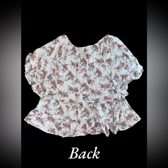 🔸SALE🔸 White Floral Blouse - Picture 4 of 5
